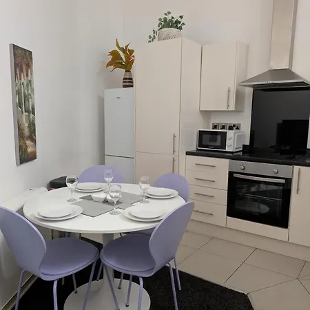 Sleek 2 Bedroom - Stadium Links-2
